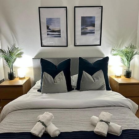 Retreat To A Stylish Ensuite In 런던 외부 사진
