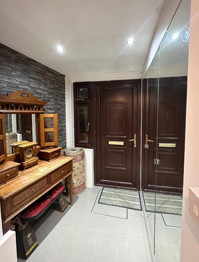 Retreat To A Stylish Ensuite In 런던 외부 사진