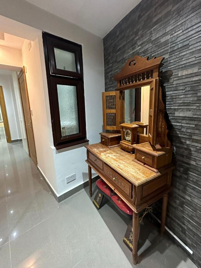 Retreat To A Stylish Ensuite In 런던 외부 사진